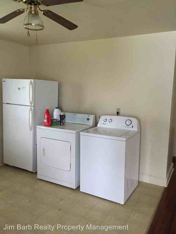 738 E Main St - Photo 3 of 7