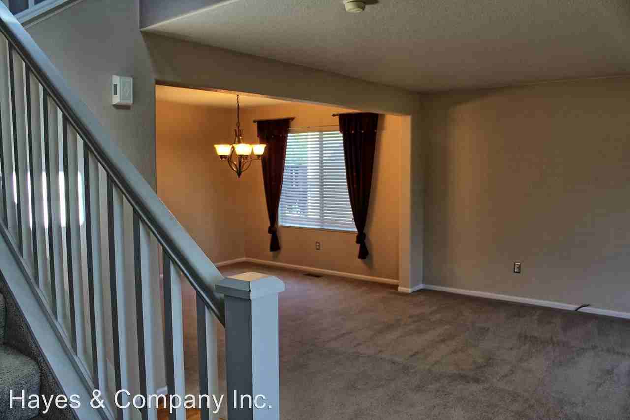 537 Gardner St - Photo 2 of 18