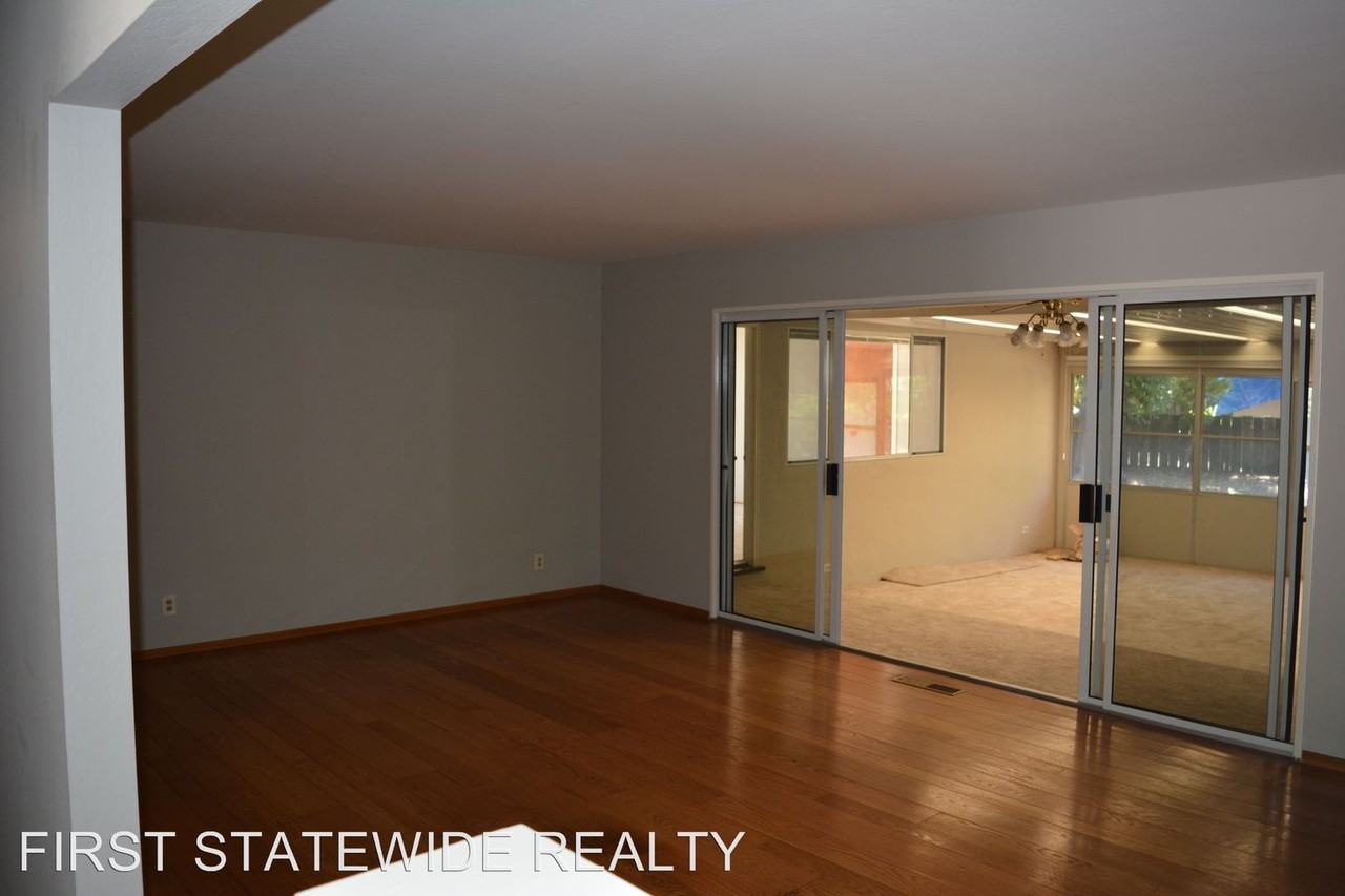 1586 Holt Ave - Photo 2 of 20