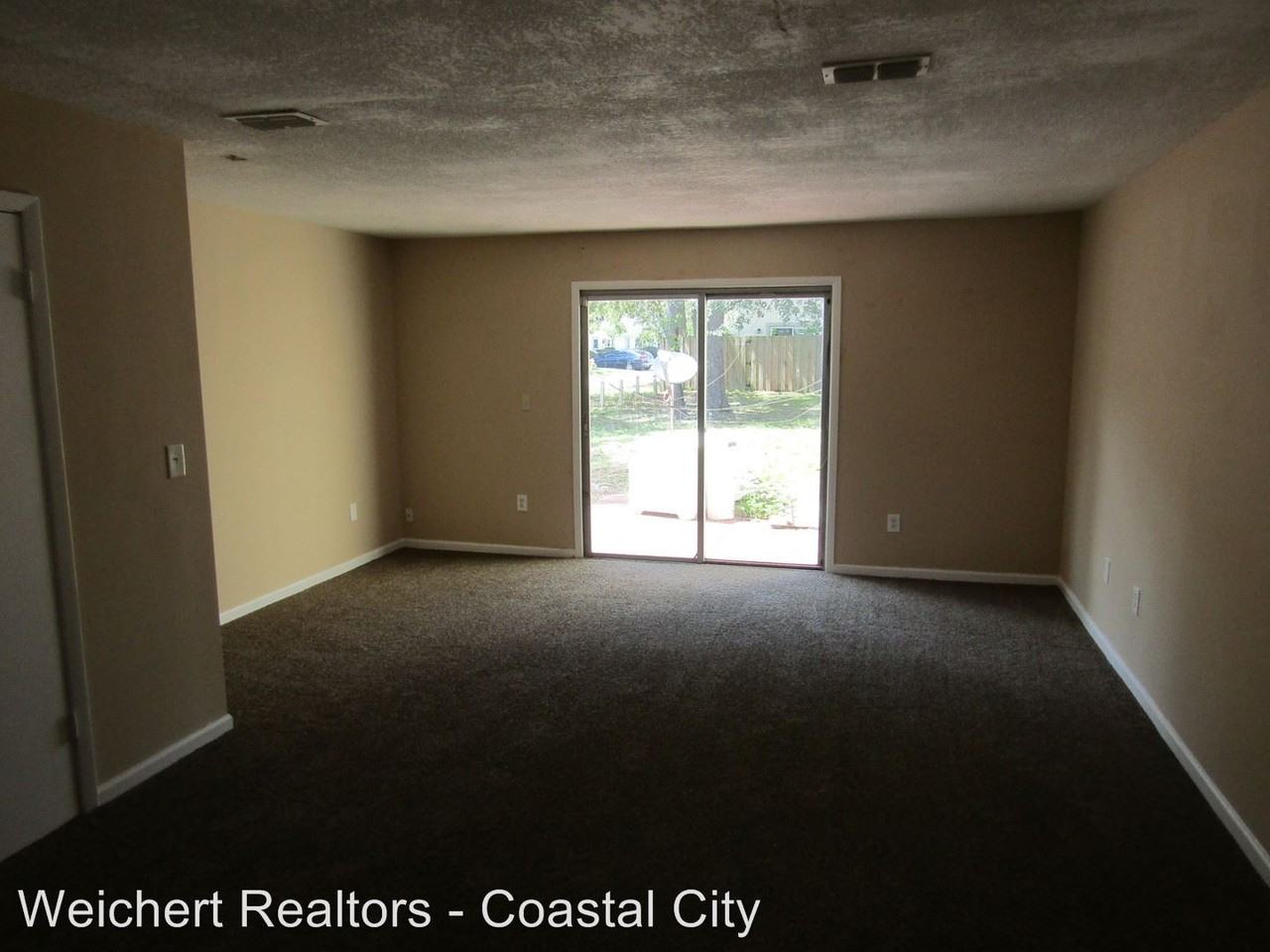 11359 Bedford Oaks Dr - Photo 3 of 8