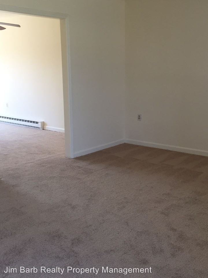 104 Hackberry Dr - Photo 3 of 6