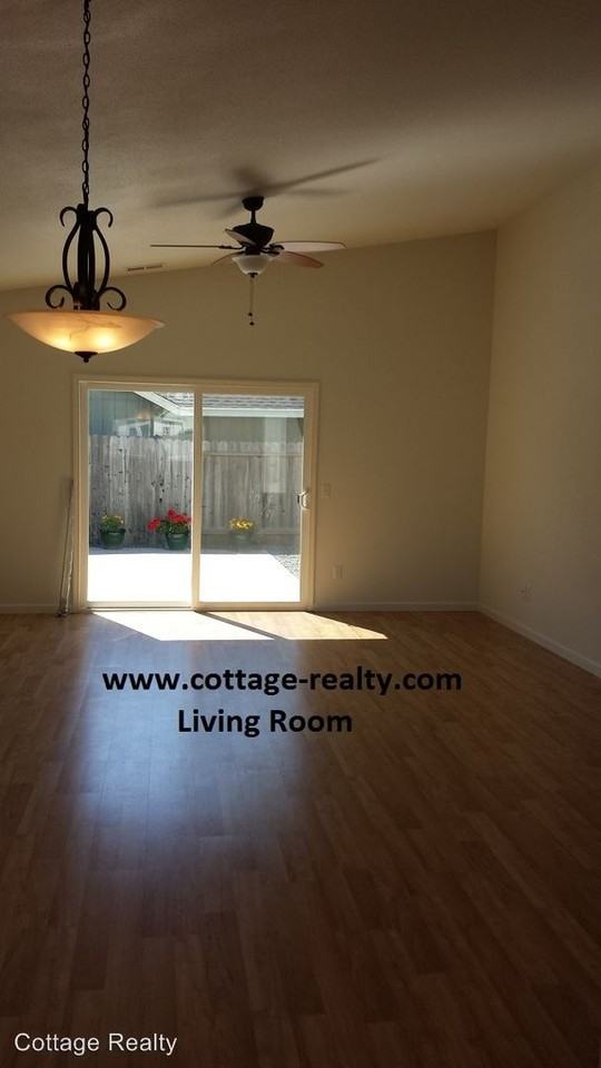 1287 N Park Ln - Photo 2 of 9