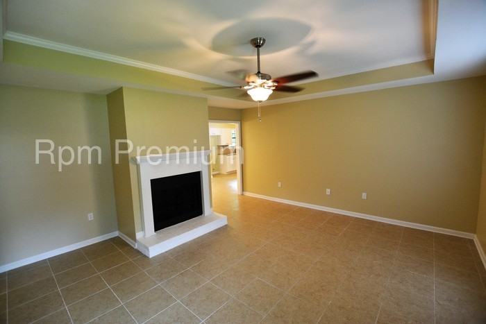 10238 Dundee Dr - Photo 3 of 17