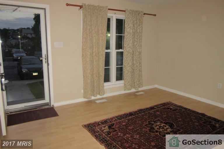 122 King Charles Cir - Photo 2 of 12