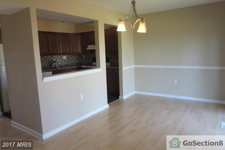 122 King Charles Cir - Photo 3 of 12
