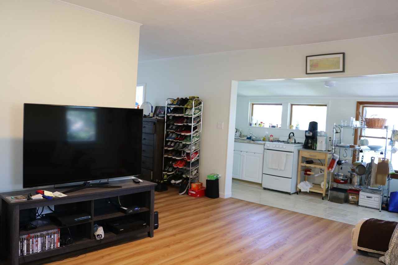 875 Fleetwood Rd - Photo 2 of 5