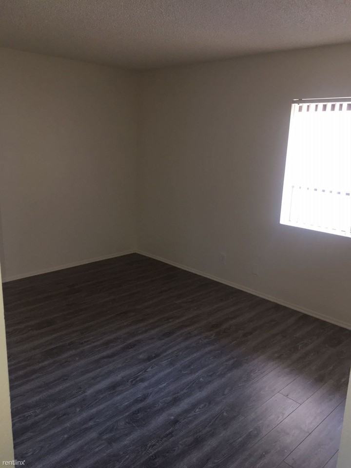 15020 Burbank Blvd - Photo 2 of 6