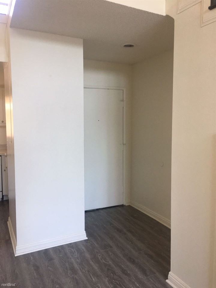 15020 Burbank Blvd - Photo 3 of 6