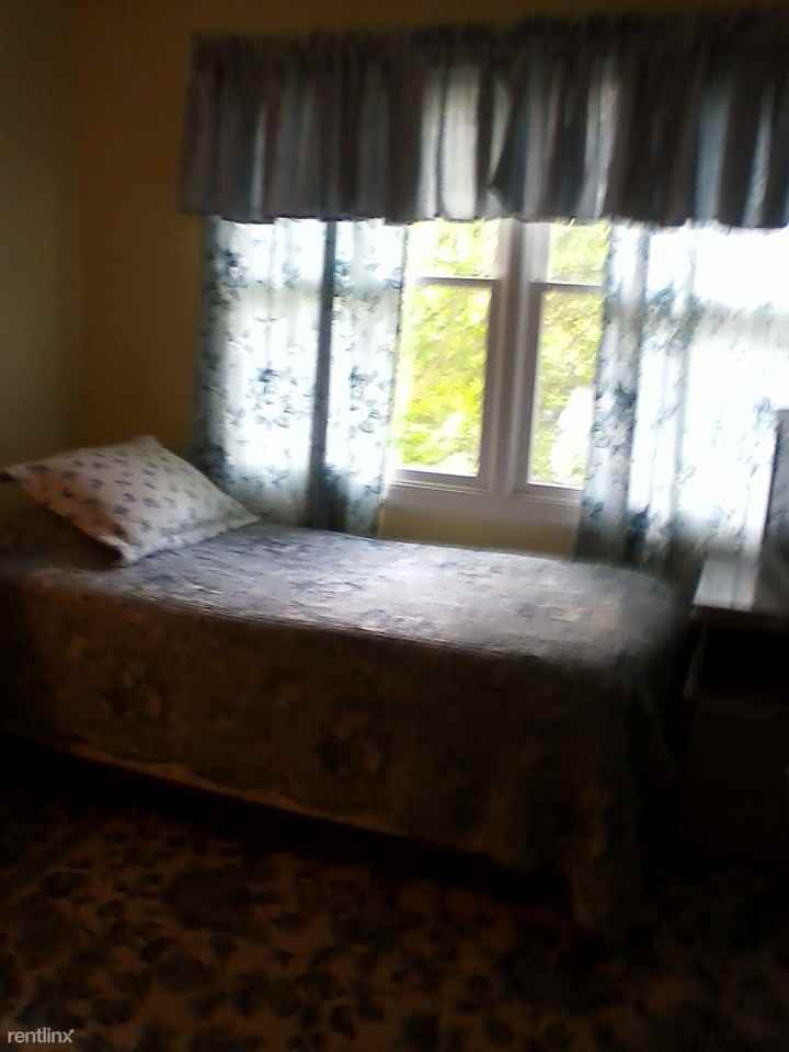 138 Sycamore Cir - Photo 2 of 7