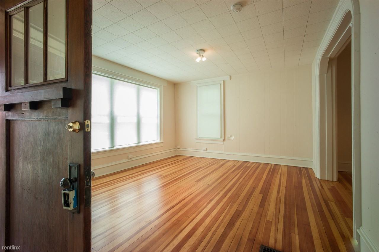 1117 Pine St - Photo 3 of 10