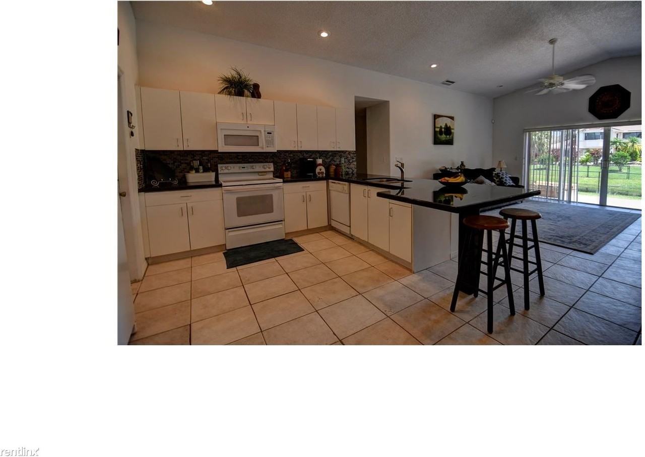 1670 SW 106th Terrace - Photo 3 of 5