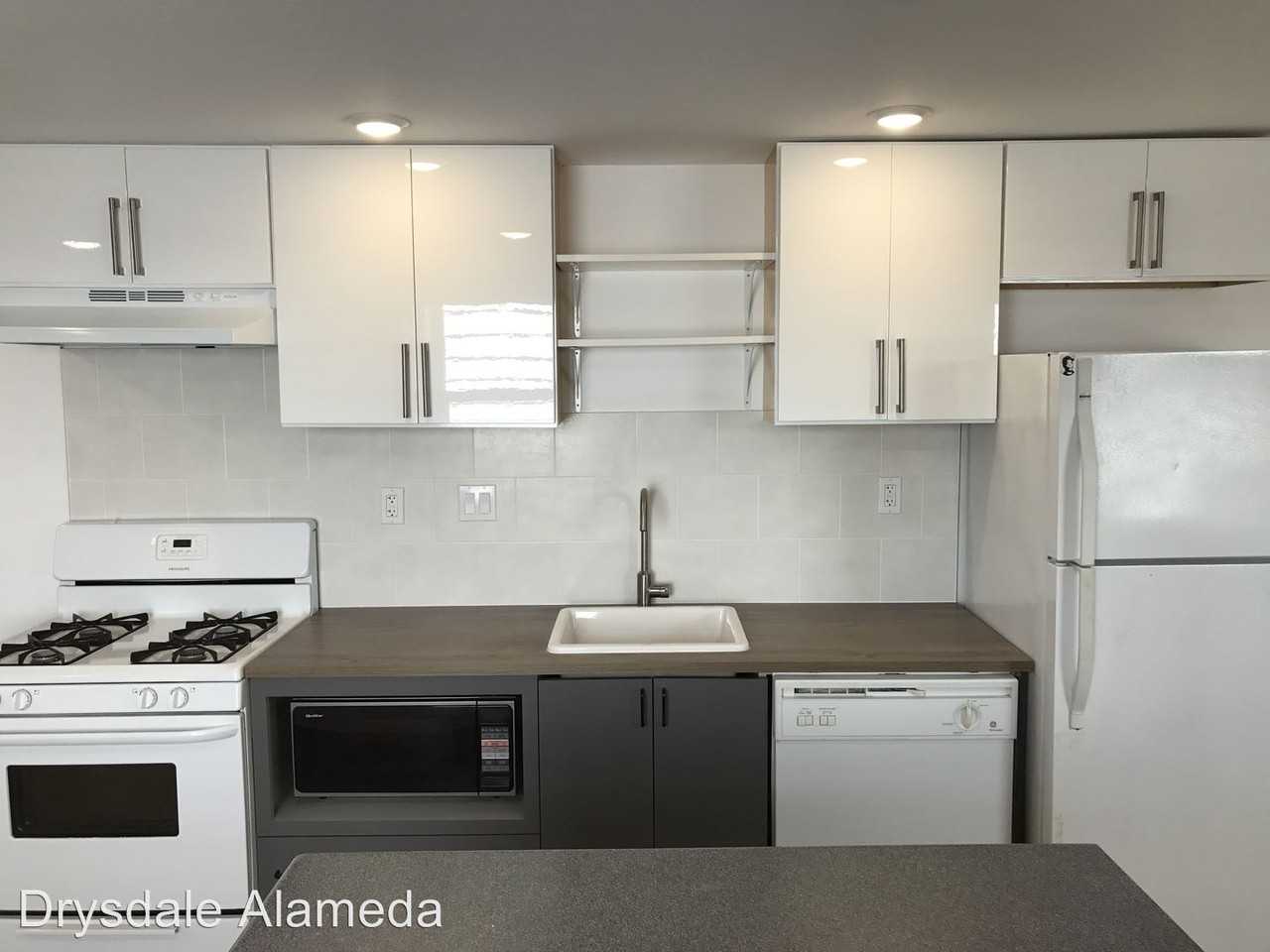 3027 E 16th St - Photo 3 of 11