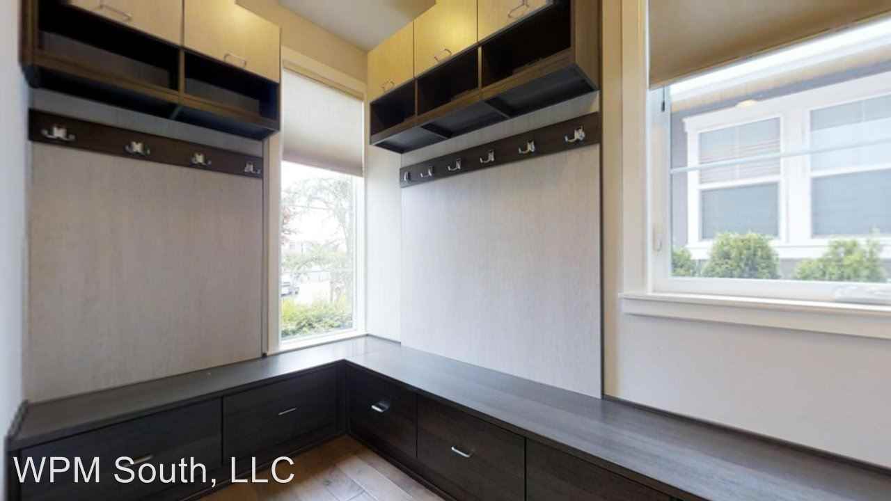 1073 Pine Crest Cir NE - Photo 3 of 49