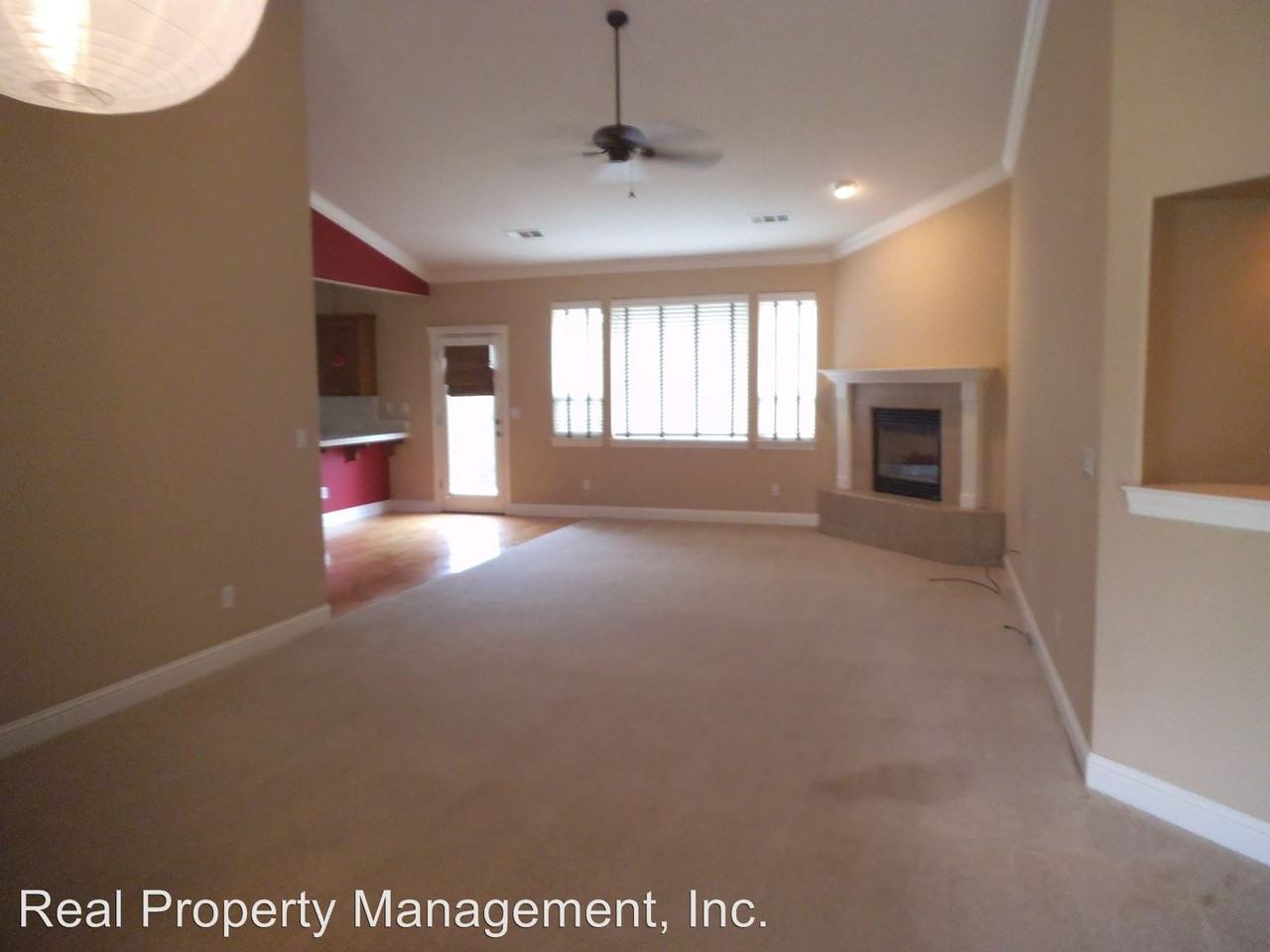 1378 Spinnaker Dr - Photo 2 of 9