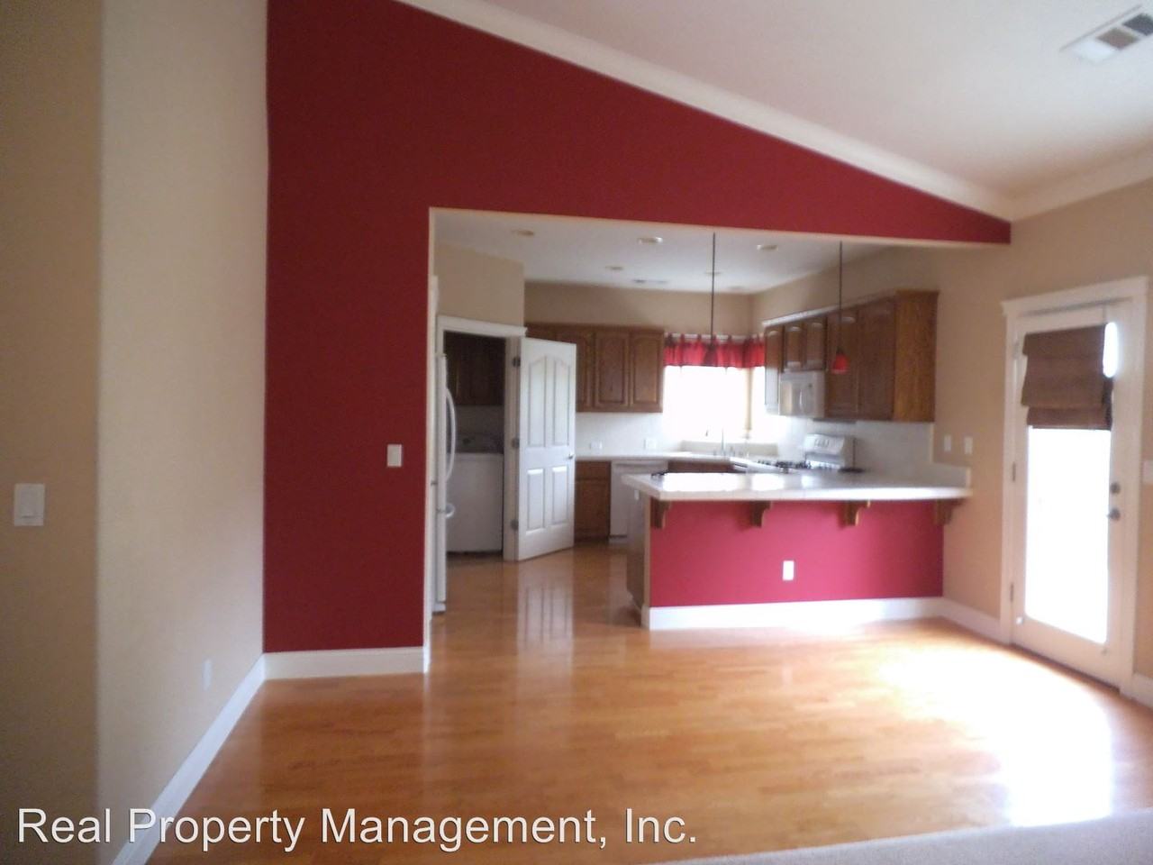 1378 Spinnaker Dr - Photo 3 of 9