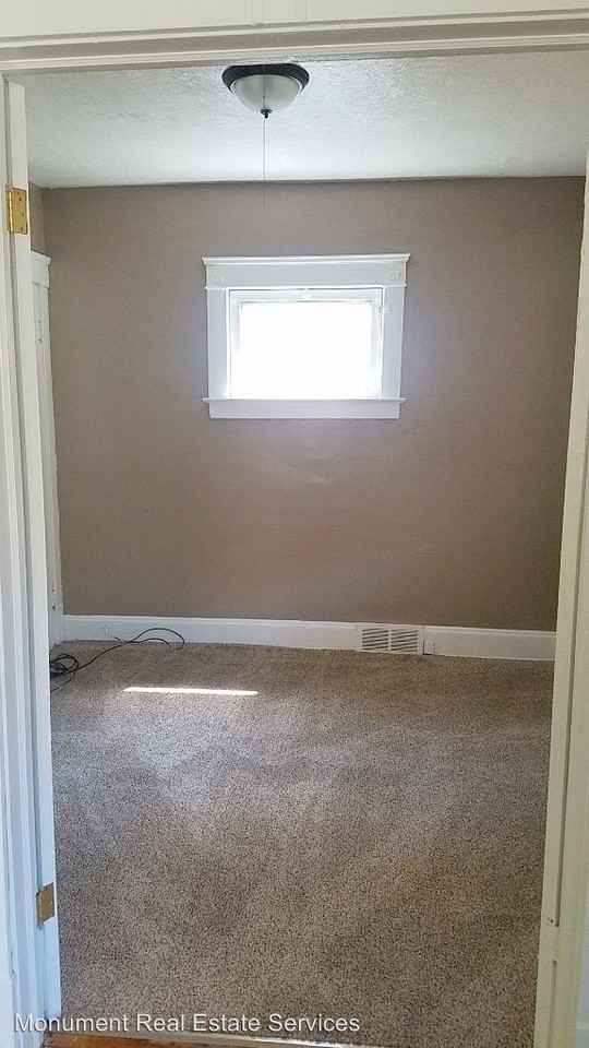 12101 Parkview Ave - Photo 3 of 9