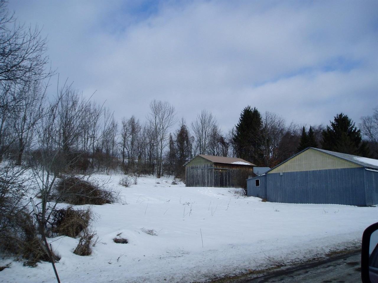 273 Koenig Rd - Photo 3 of 6