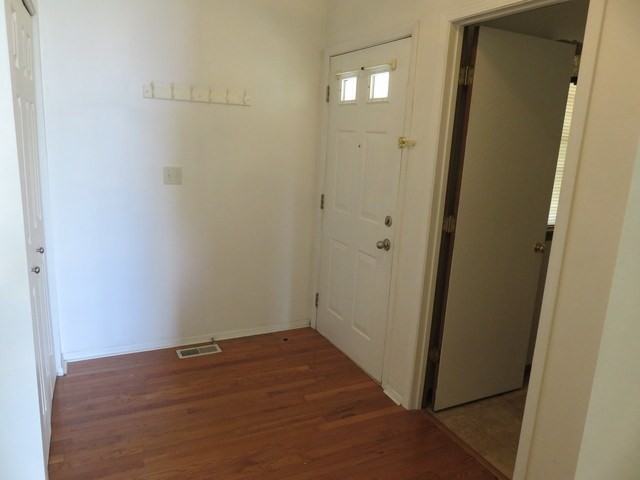223 Grandview Ct - Photo 2 of 12