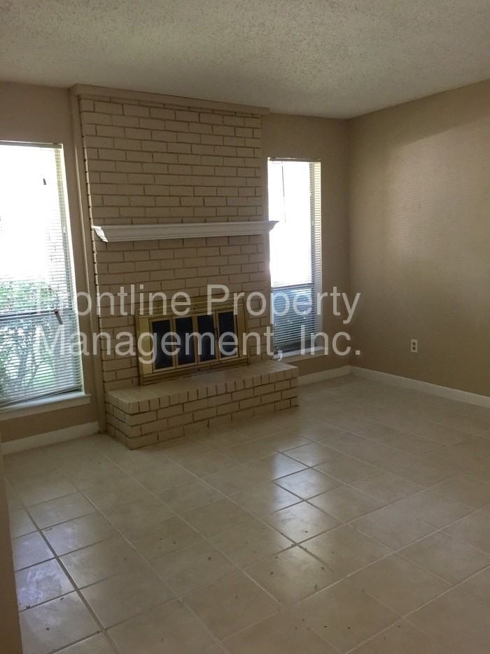 2713 Westgate Dr - Photo 2 of 12