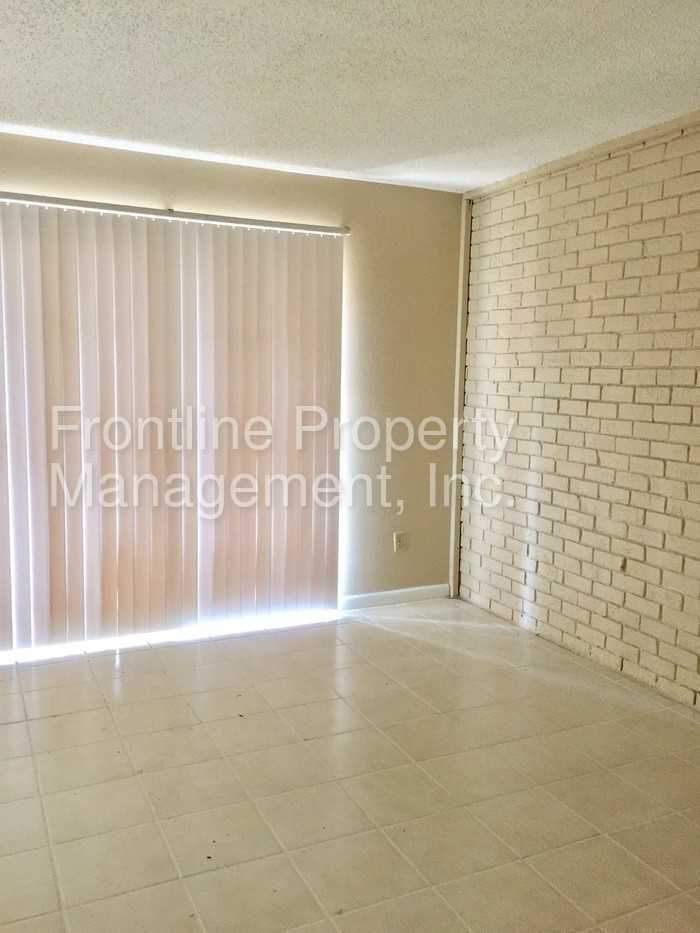 2713 Westgate Dr - Photo 3 of 12