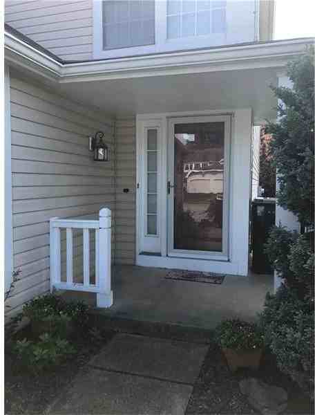 637 Sarah Ct - Photo 2 of 24