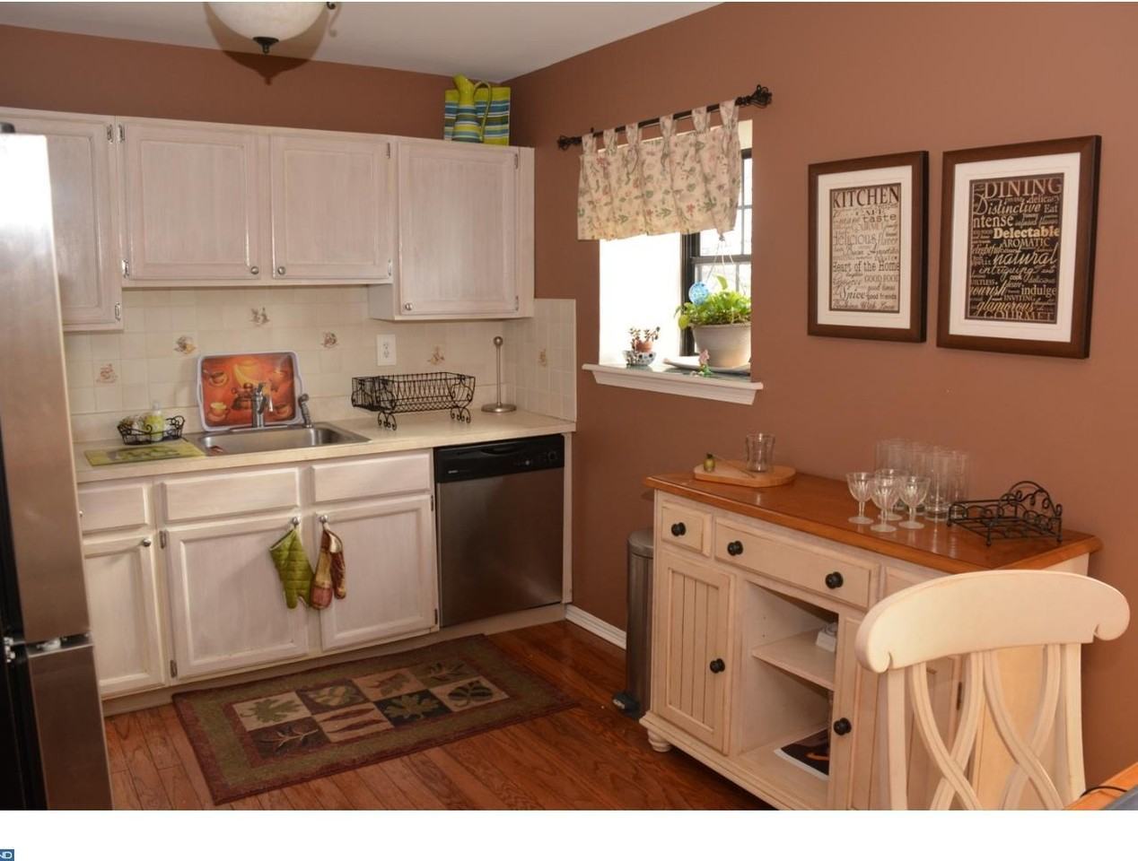 558 Canterbury Rd - Photo 2 of 14