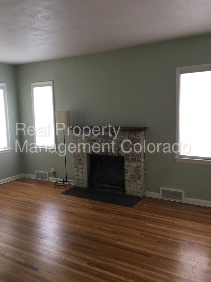 305 S Shields St - Photo 3 of 23