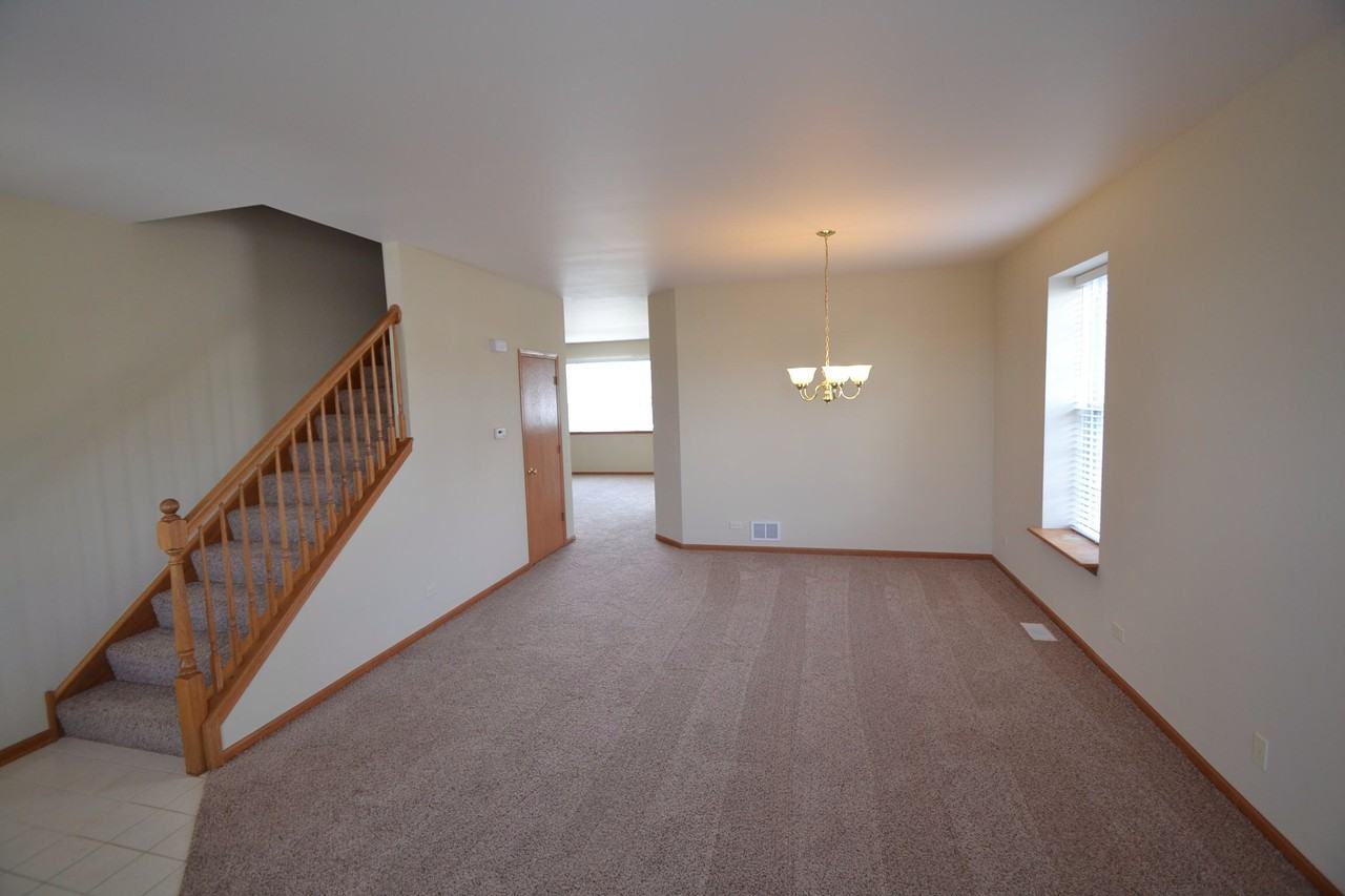 1076 Holly Dr - Photo 2 of 5