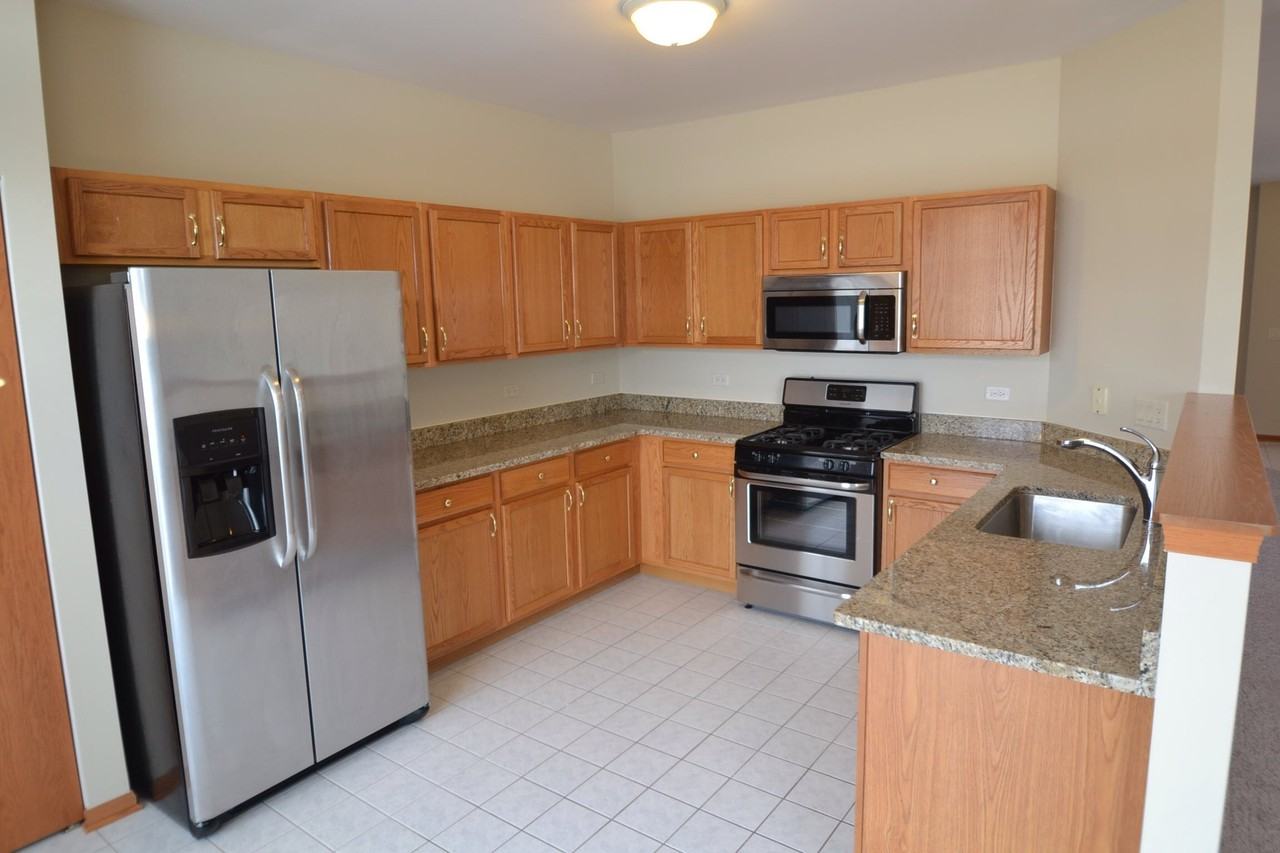 1076 Holly Dr - Photo 3 of 5