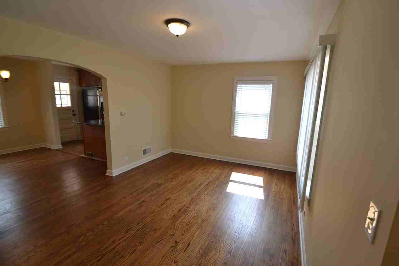717 S Michigan Ave - Photo 2 of 8