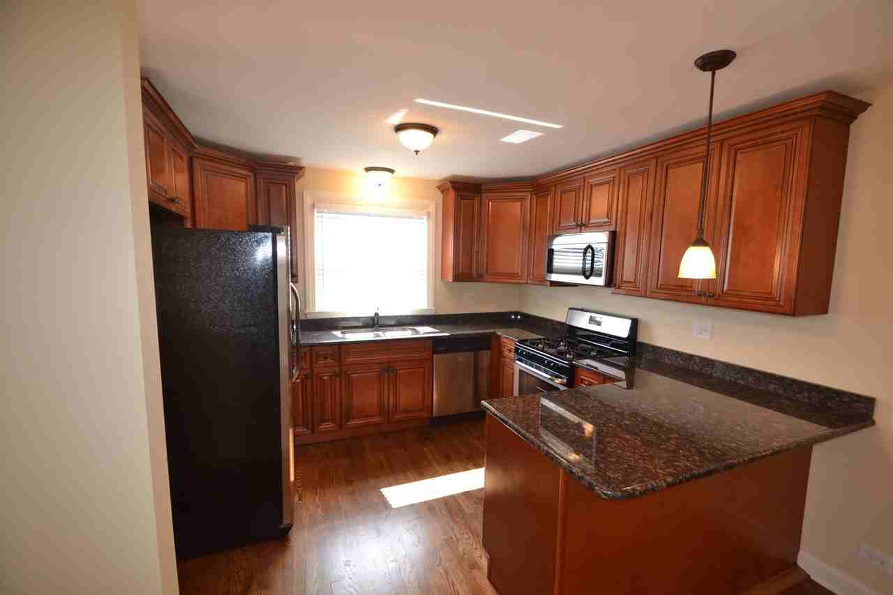 717 S Michigan Ave - Photo 3 of 8