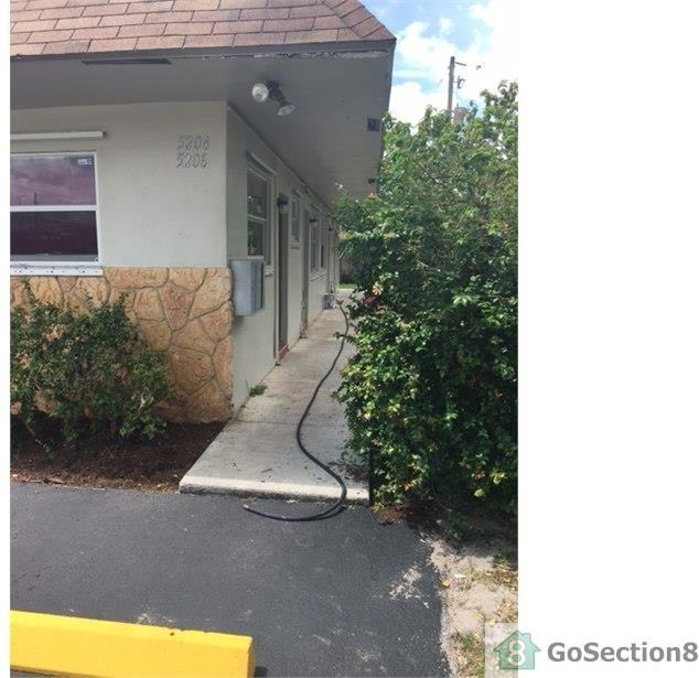 5200 NW 18th Pl - Photo 2 of 5