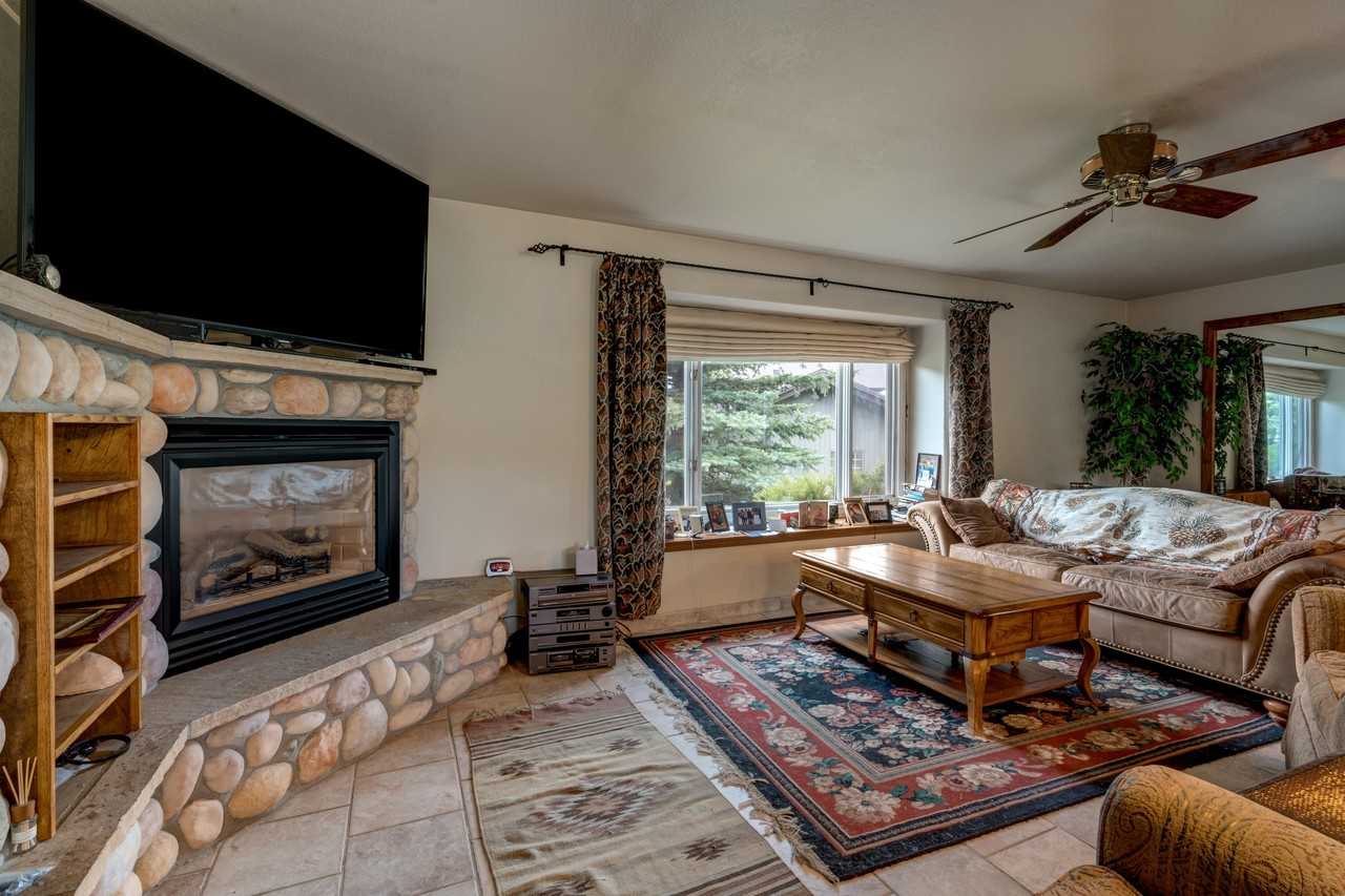 2035 Montview Ln - Photo 3 of 15