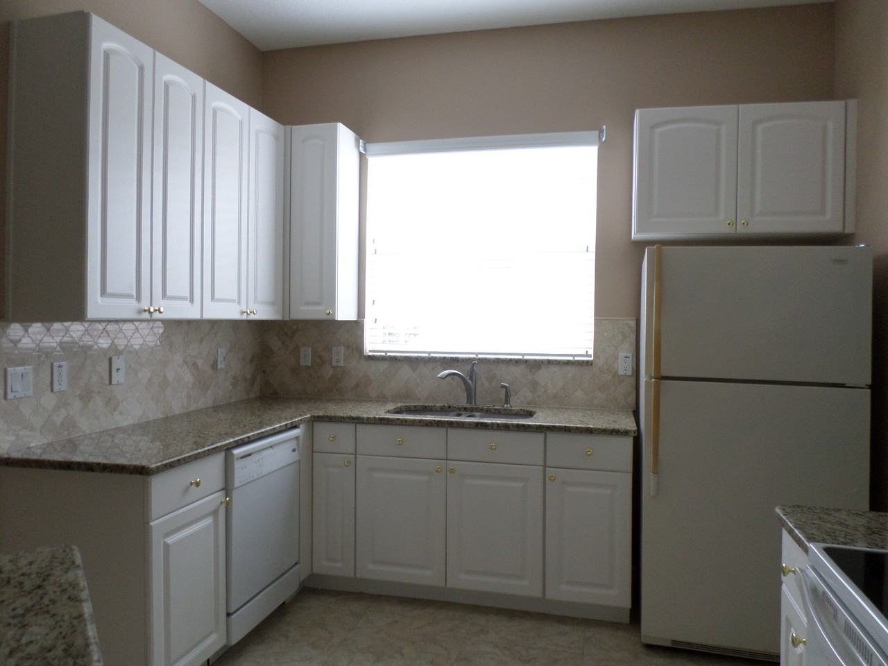 2652 Tottenham Dr - Photo 2 of 23