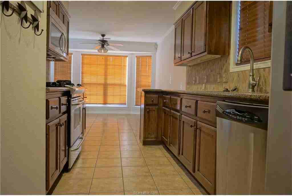 1407 Front Royal Dr - Photo 3 of 21