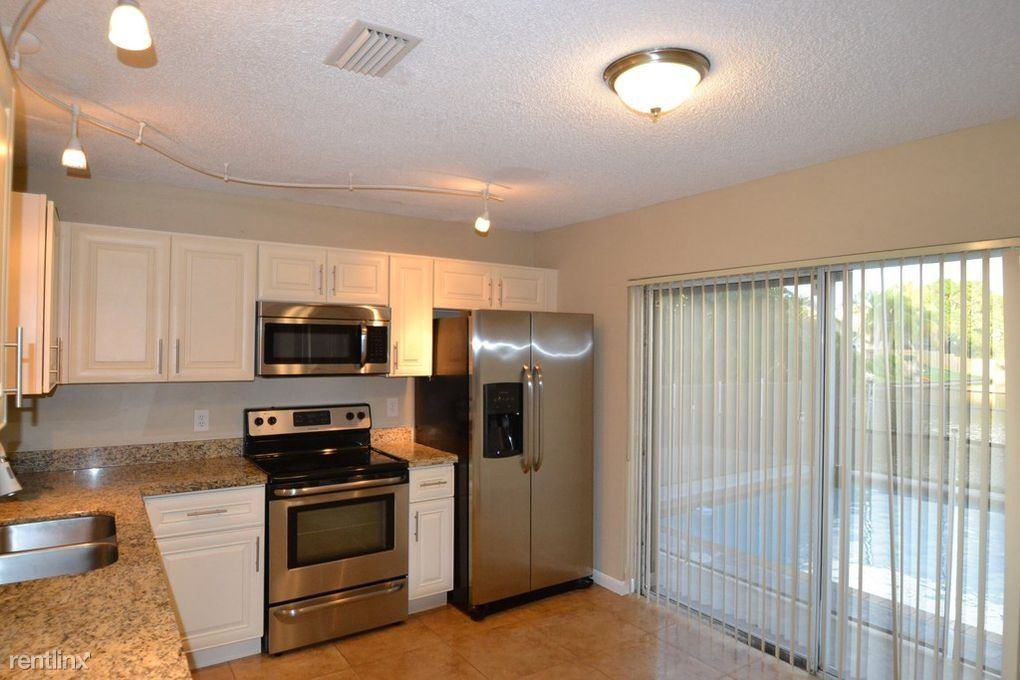 951 SW 100th Terrace - Photo 2 of 9