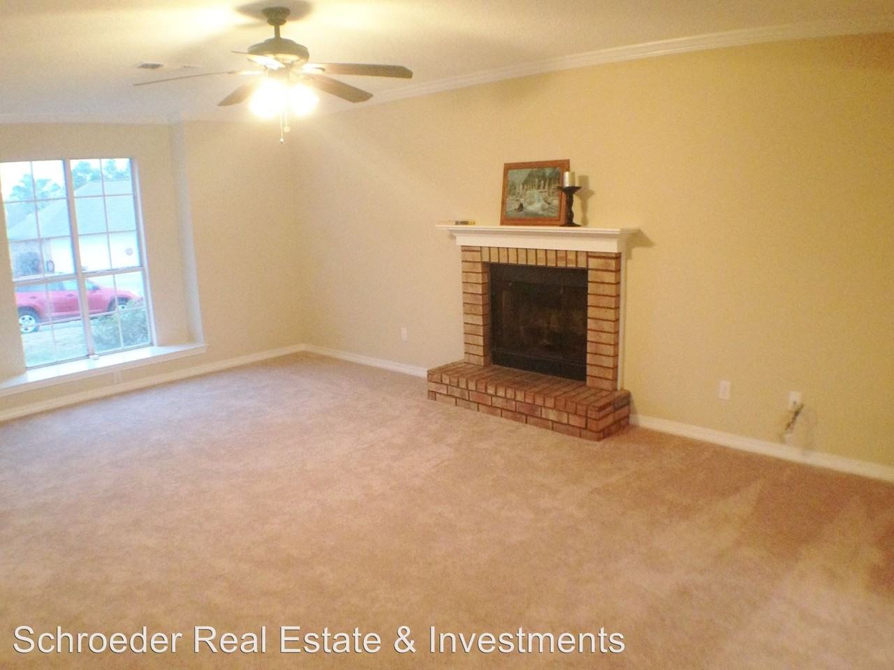 12447 Lake Village Dr - Photo 3 of 8