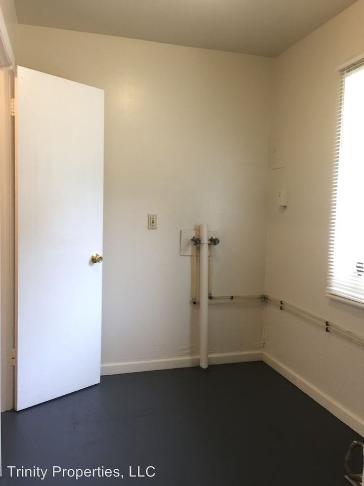 3361 SW Brendan Ave - Photo 2 of 4