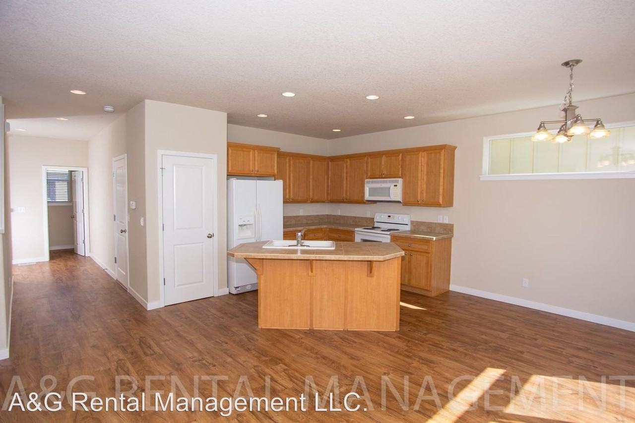 4850 SE Vintage PIace - Photo 2 of 19