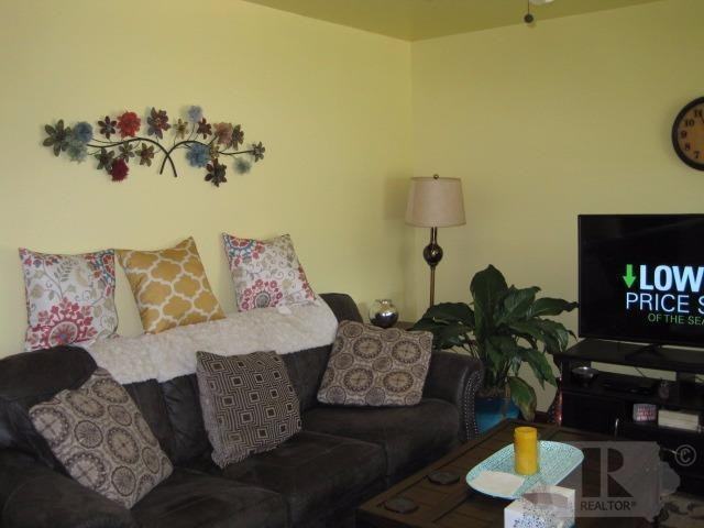 713 Hyland Ave - Photo 2 of 17