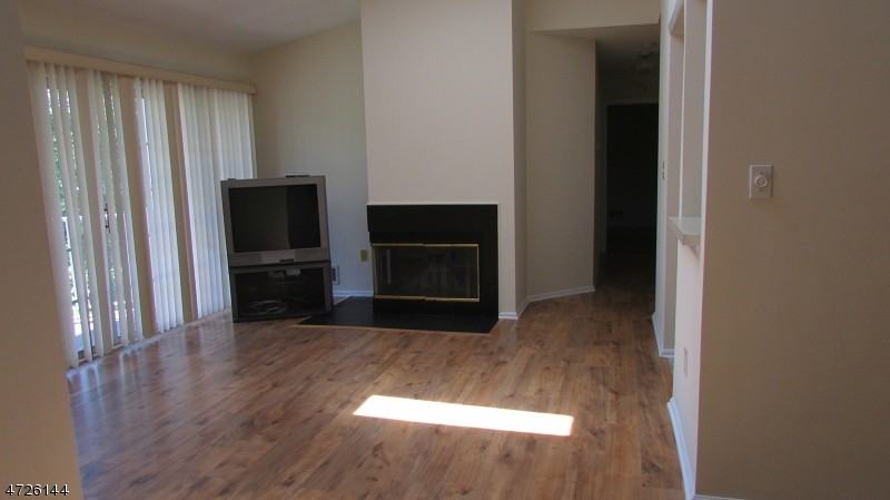 29 Amberly Ct - Photo 2 of 17