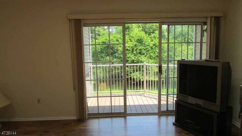 29 Amberly Ct - Photo 3 of 17