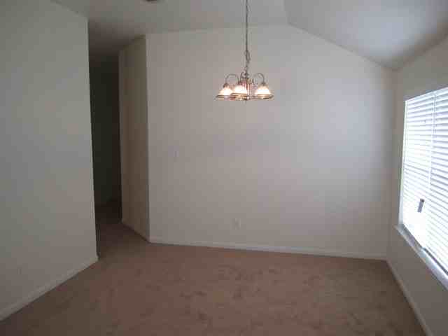11922 Elizabeth Ct - Photo 3 of 13