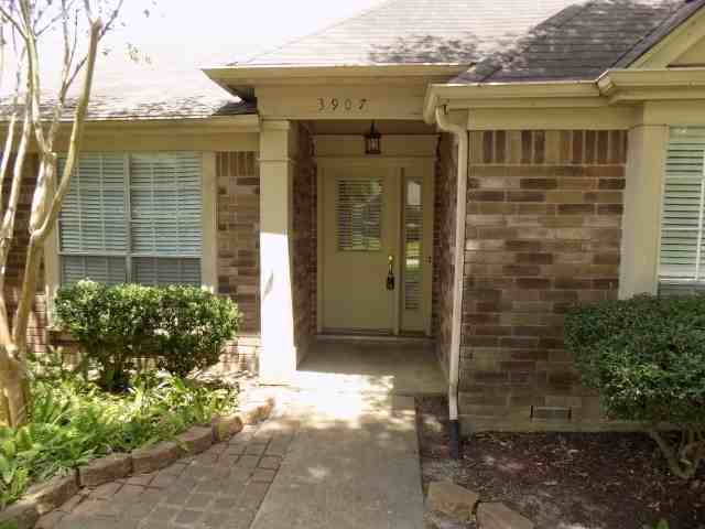 3907 Ashwood Dr - Photo 2 of 13