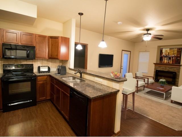 PRAIRIE LAKES APARTMENTS - Photo 3 of 20