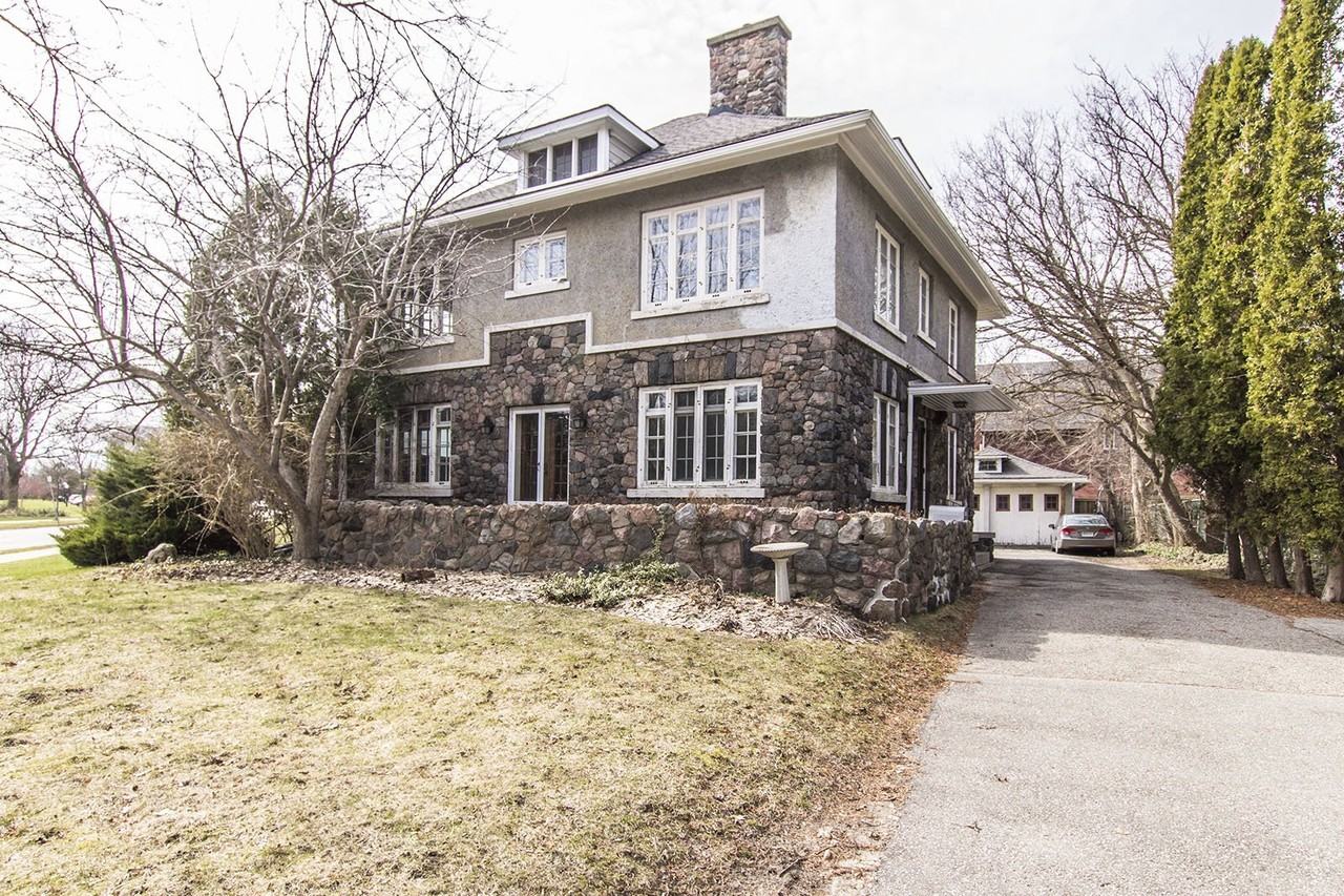 82 Heins Avenue #2