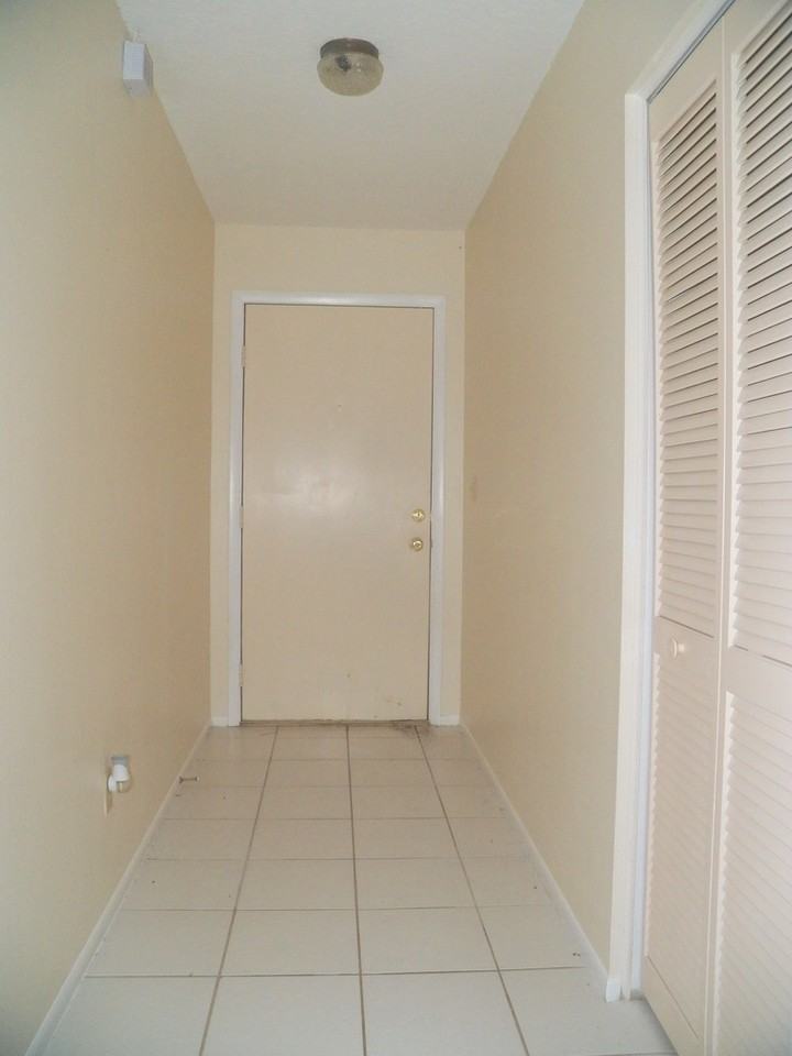 70 James Ct - Photo 3 of 18