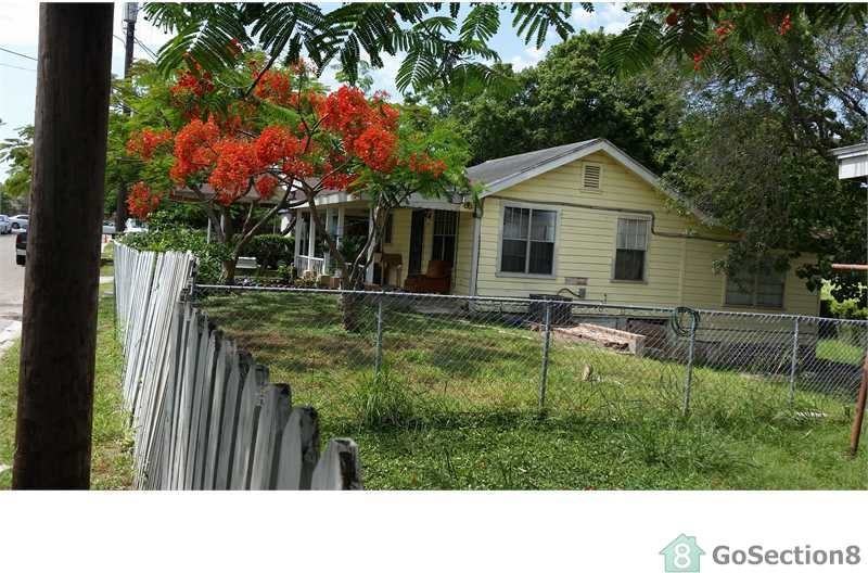 735 Pierce St - Photo 2 of 3