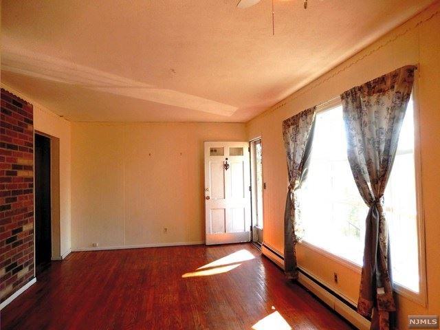 137 Lincoln Pl - Photo 2 of 10