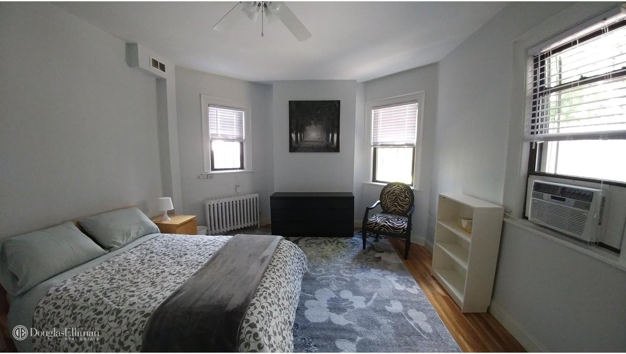 567 5th St #1 - Photo 3 of 10